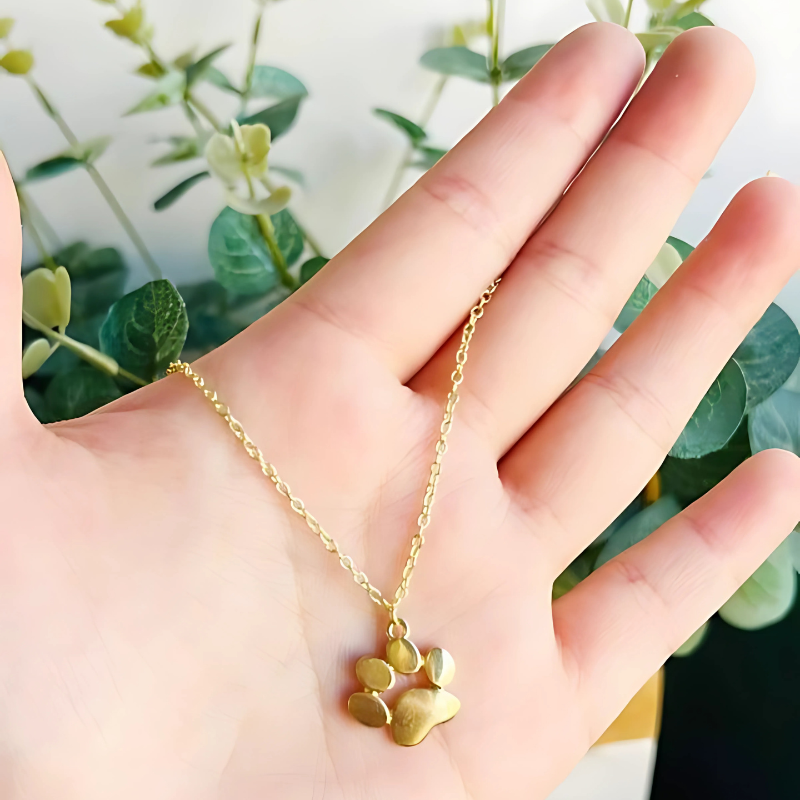 Breona - Gold-plated necklace with paw pendant