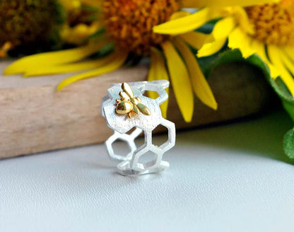 Adjustable honeycomb ring with 18k gilding - Leah | Silber and gold